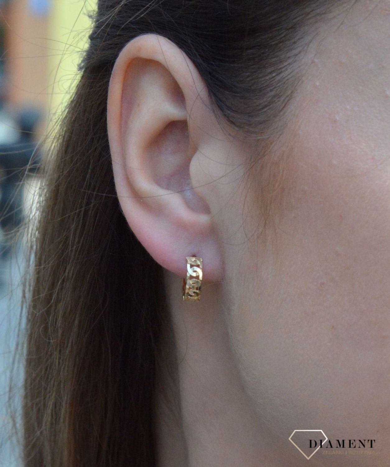 Kolczyki złote 333 kółeczka KL 10923 333. Kolczyki damskie złote. kolczyki złote kółeczka. Kolczyki złote nowoczesne kółeczka. Kolczyki złote idealne na prezent. Kolczyki złote na każdą okazję..jpg